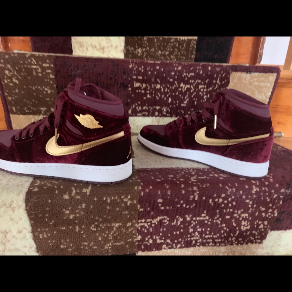 Air Jordan 1’ Velvet